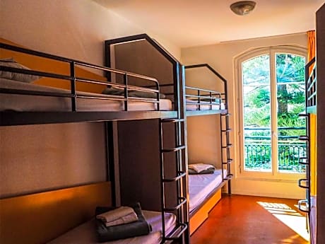 Triple Room with Shower – Shared Toilets