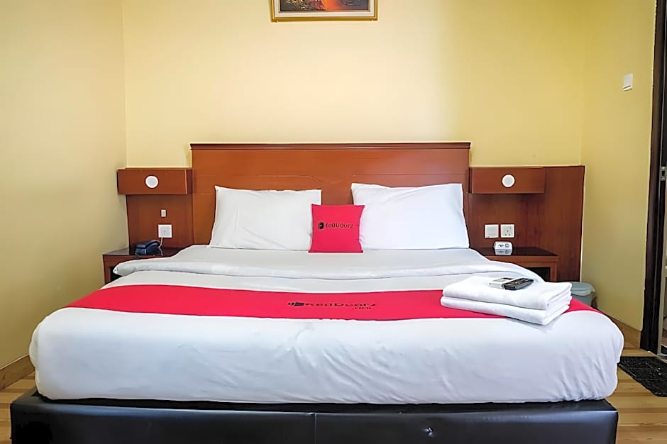 RedDoorz Plus near DC Mall Batam