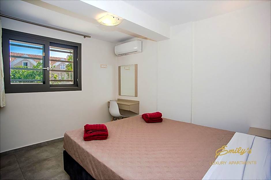 EMILY'S LUXURY APARTMENTS/ GARDEN