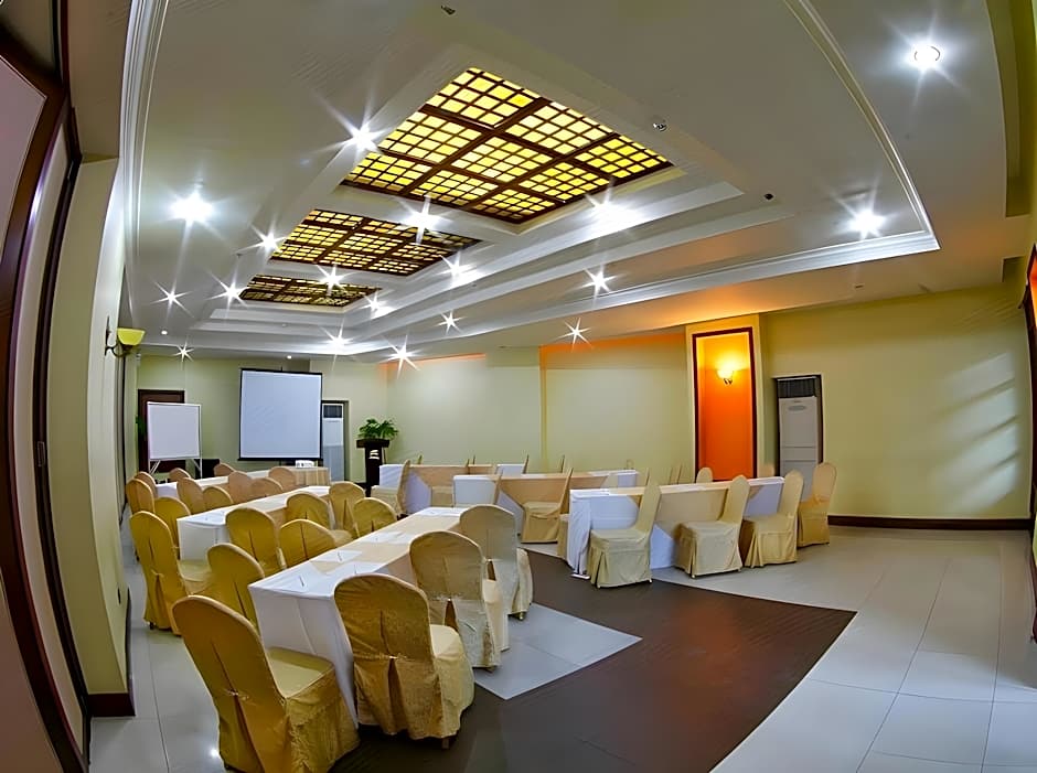 Sarrosa International Hotel And Residential Suites