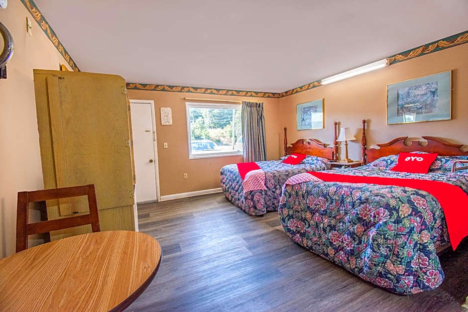 OYO Hotel Calhoun, GA I-75