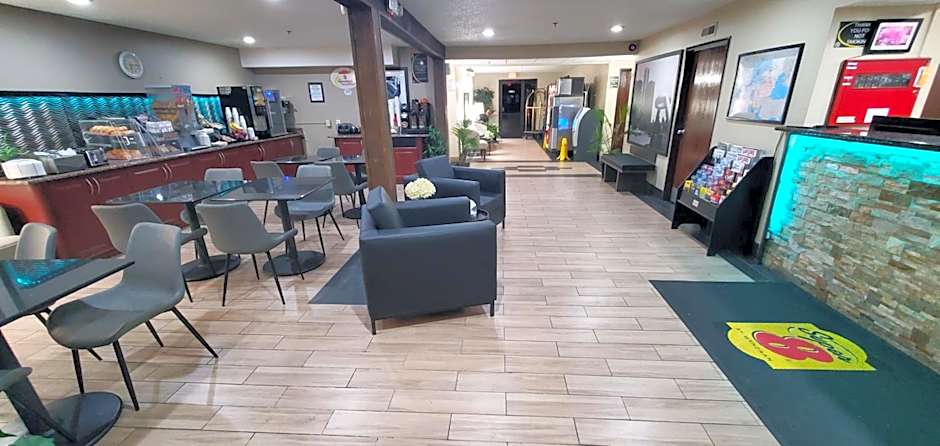 Super 8 by Wyndham Sterling Heights/Detroit Area