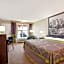 Super 8 by Wyndham Oklahoma/Frontier City