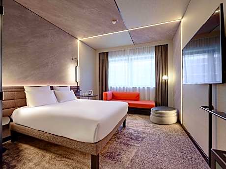 Standard room with 1 double size bed and daybed as well as Nespresso machine