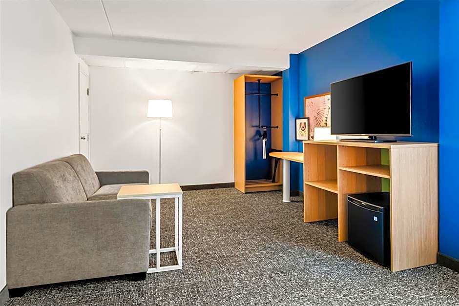 Spark by Hilton Lexington