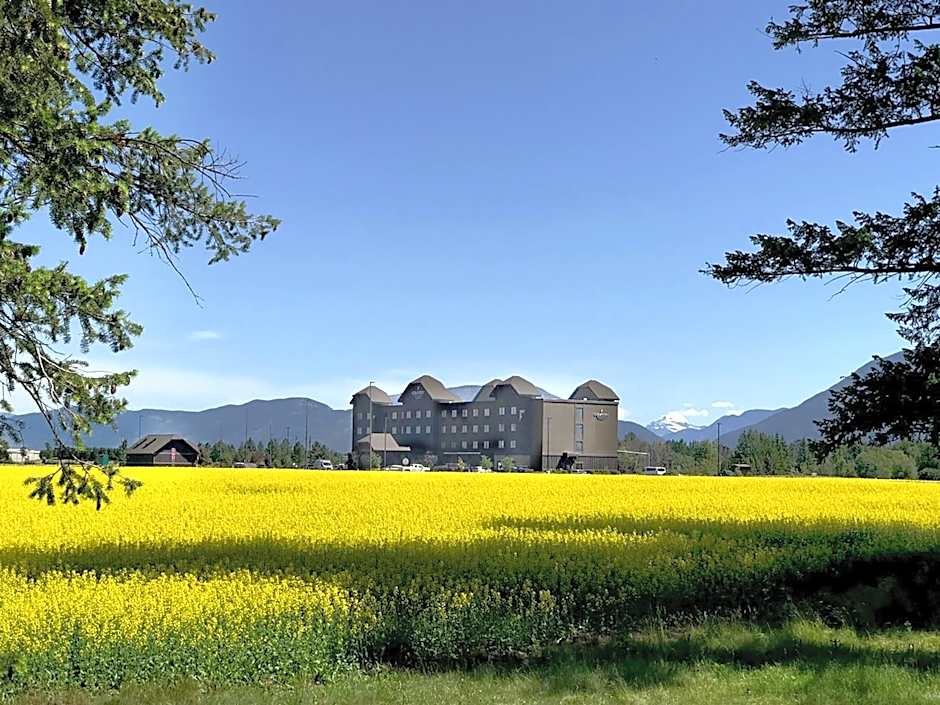 Glacier International Lodge