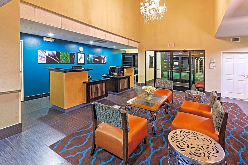 La Quinta Inn & Suites by Wyndham Pasadena