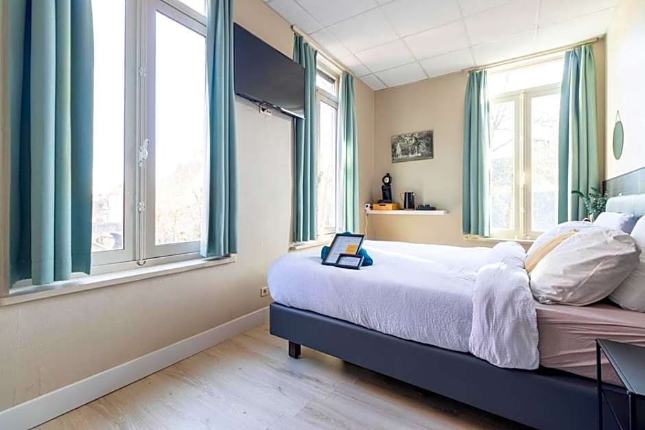 Hotel Entree - View of Canal Bruges