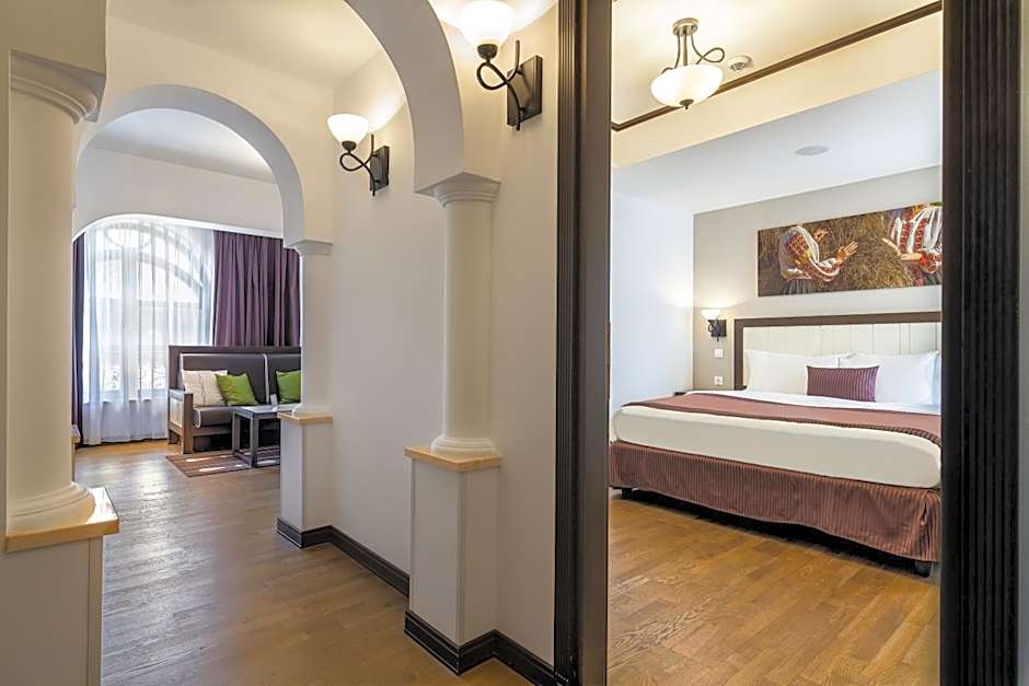 Photo 1 of 7 of Grand Suite