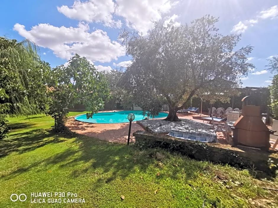 villa di charme con piscina e jacuzzi tra Roma e Viterbo