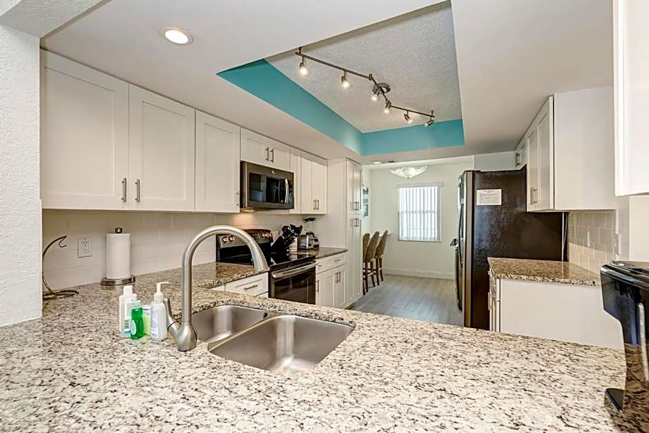 Absolute Anna Maria-Private Beach Access-Heated Pool-Water Views From Every Room