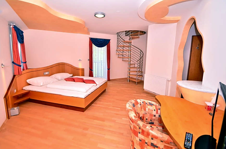 G.H. Knoll "Proellhofer" Cafe Bar Hills