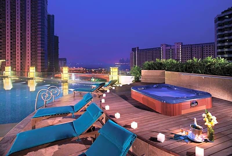 Harbour Plaza Metropolis