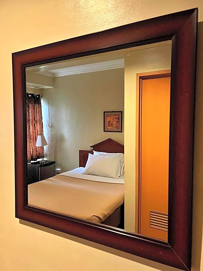 Blue Velvet Hotel -CM Recto