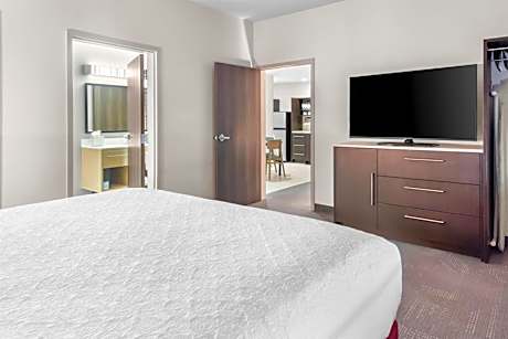 One-Bedroom King Suite - Non-Smoking