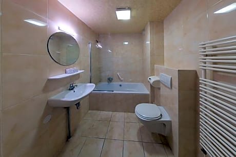 Triple Room (3 Twin Beds)