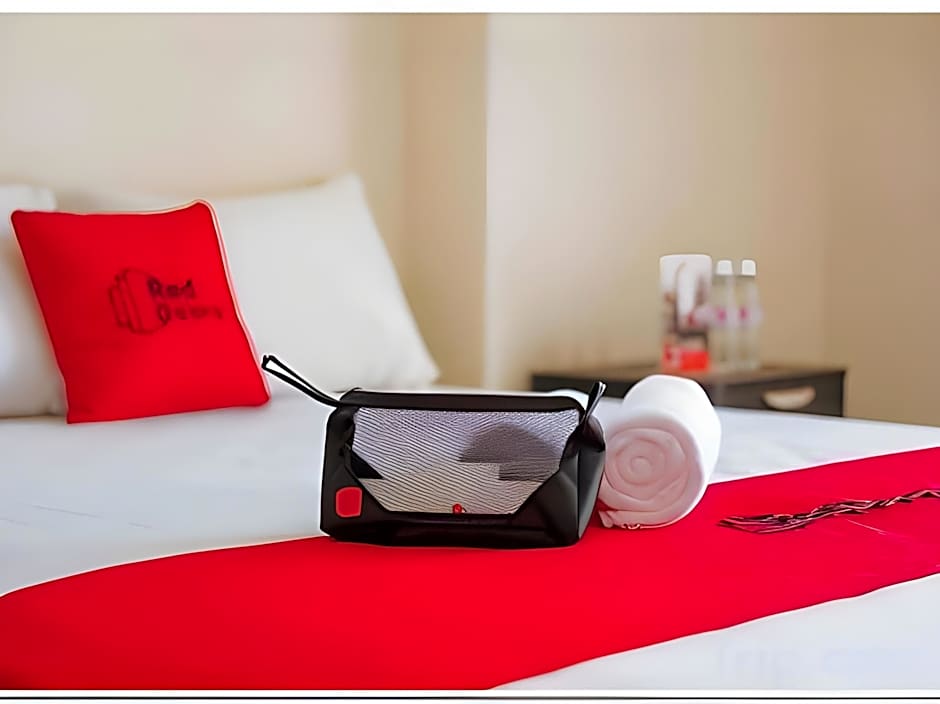 RedDoorz near Penimbangan Beach Singaraja