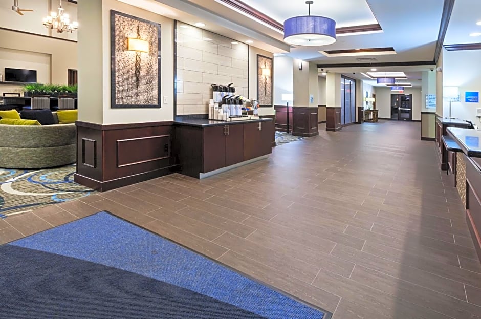 Holiday Inn Express & Suites Glenpool