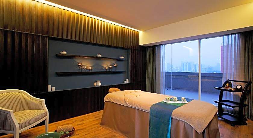 The Quarter Hualamphong by UHG