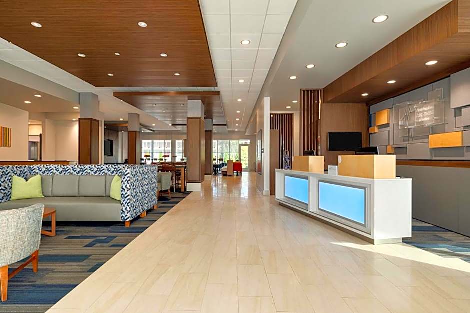 Holiday Inn Express & Suites - Dalton - Walnut Ave By IHG