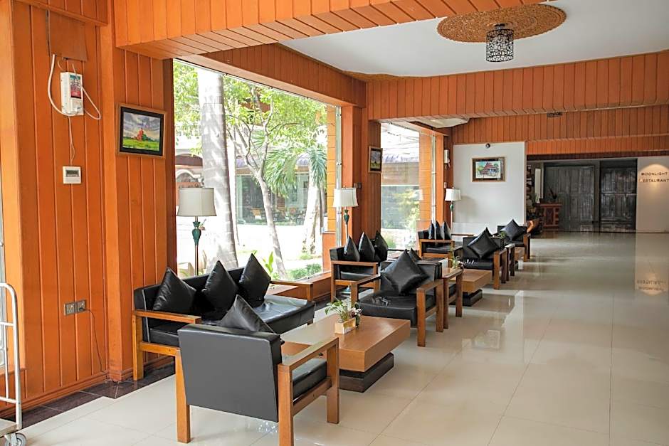 E-outfitting Golden Country Hotel