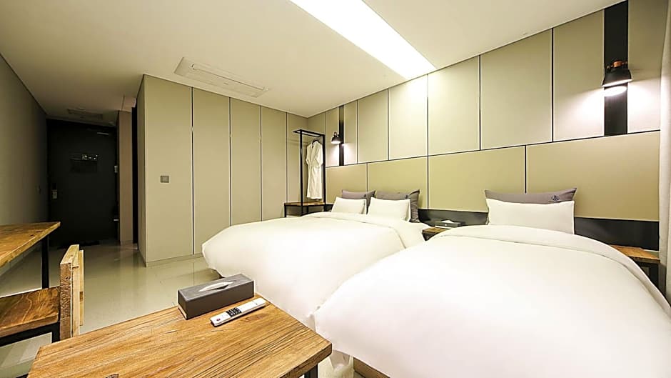 Yeoubi Hotel