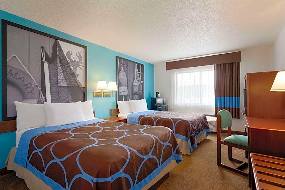 Super 8 by Wyndham Portland/Westbrook Area