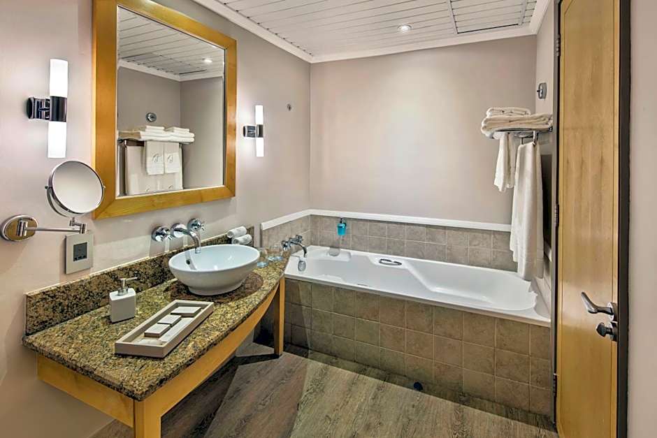 Le Suffren Hotel & Marina