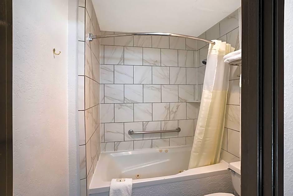 Quality Inn & Suites Junction