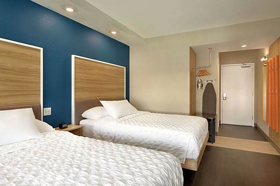 Photo 1 of 6 of 2 Queen Beds