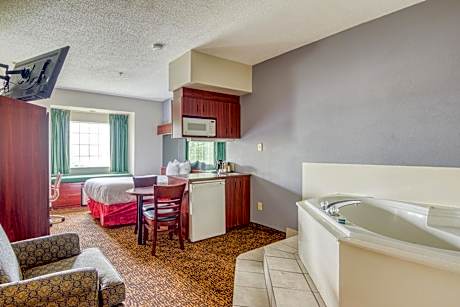 Suite with Hot Tub