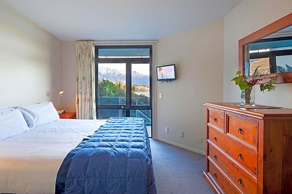 Spinnaker Bay Apartments