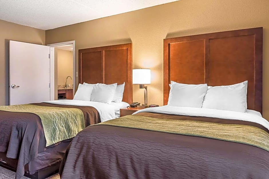 Comfort Inn & Suites Piqua-Near Troy-I75