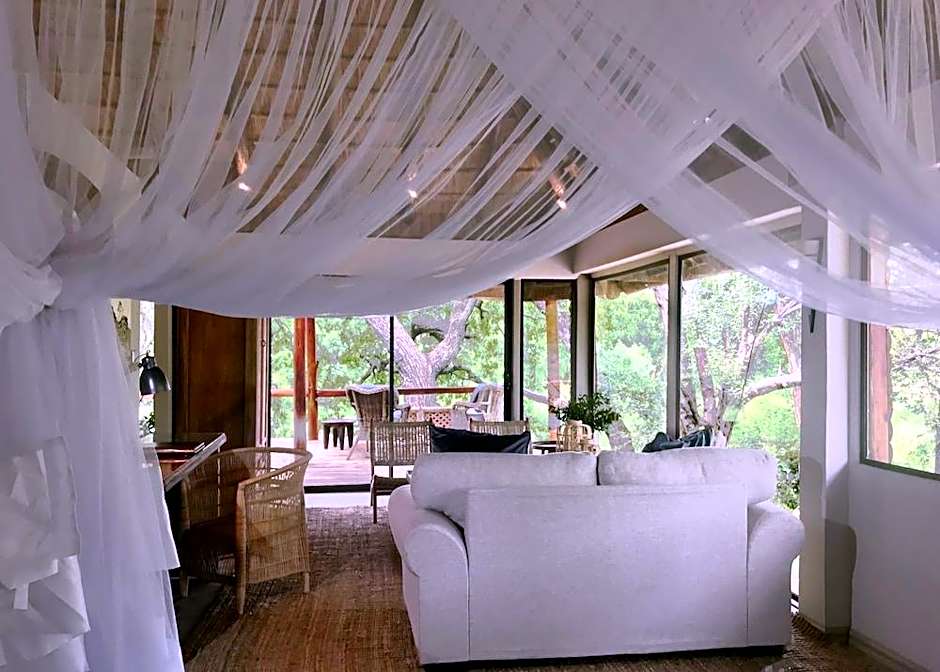 Karongwe River Safari Lodge