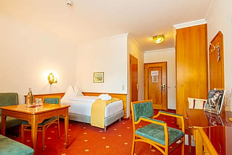 Single Room with Balcony - Free access to Alpentherme