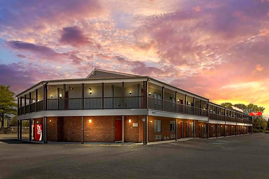 Red Roof Inn & Suites Swansea