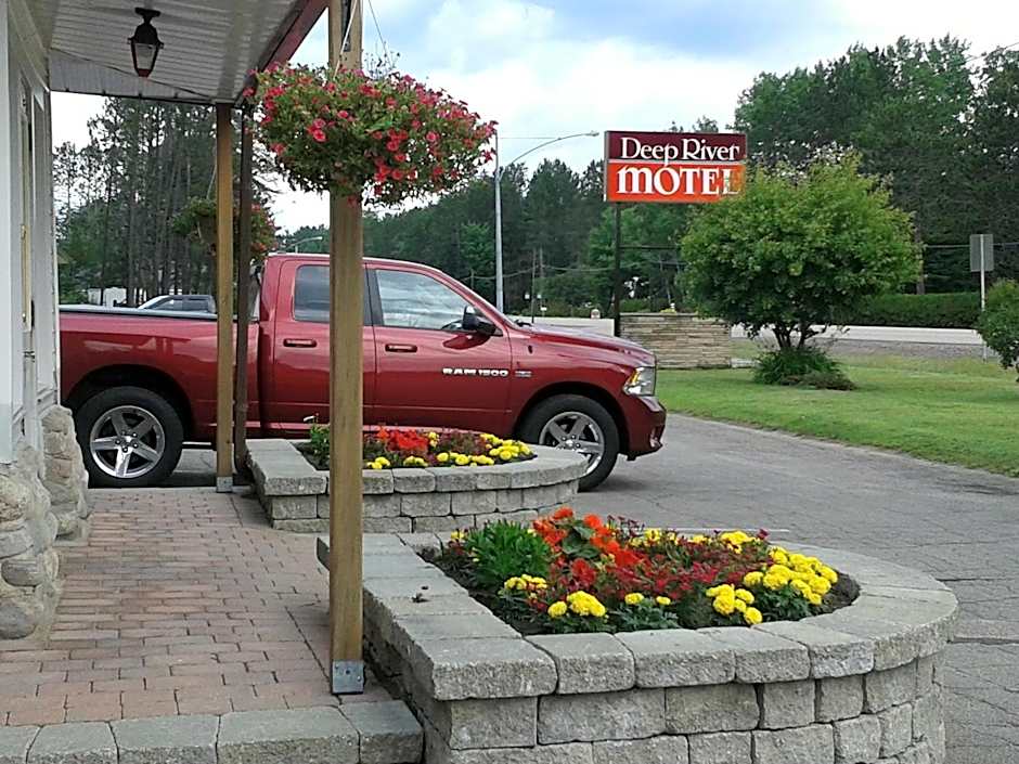 Deep River Motel