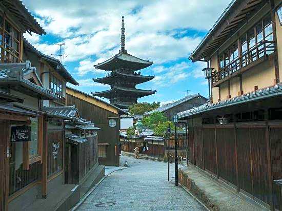 Miyu Tsuruno - 3-minute walk to the Shinshinjuku Station/max 8ppl
