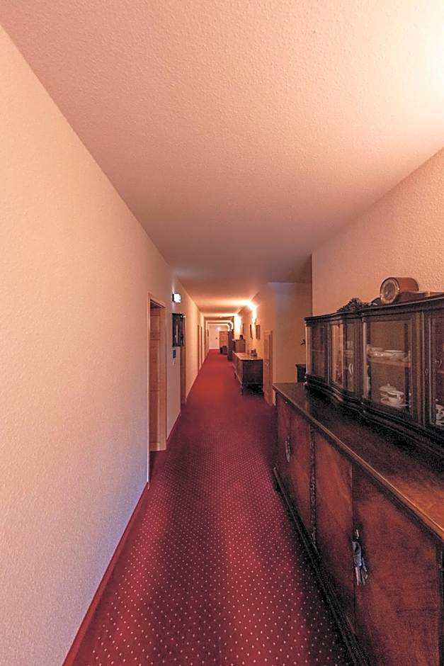 West Hotel an der Sächsischen Weinstrasse