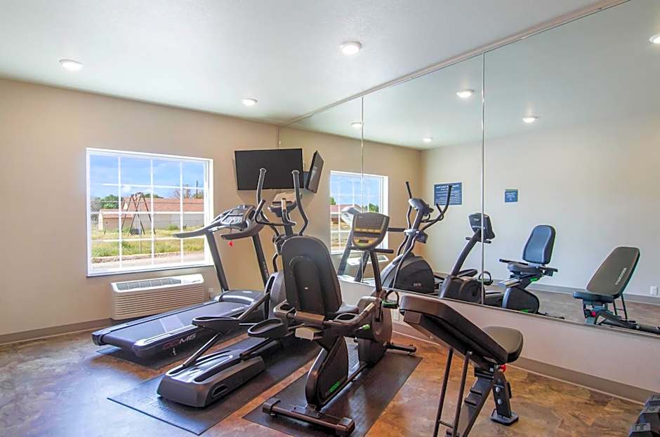 Cobblestone Hotel & Suites - Newport