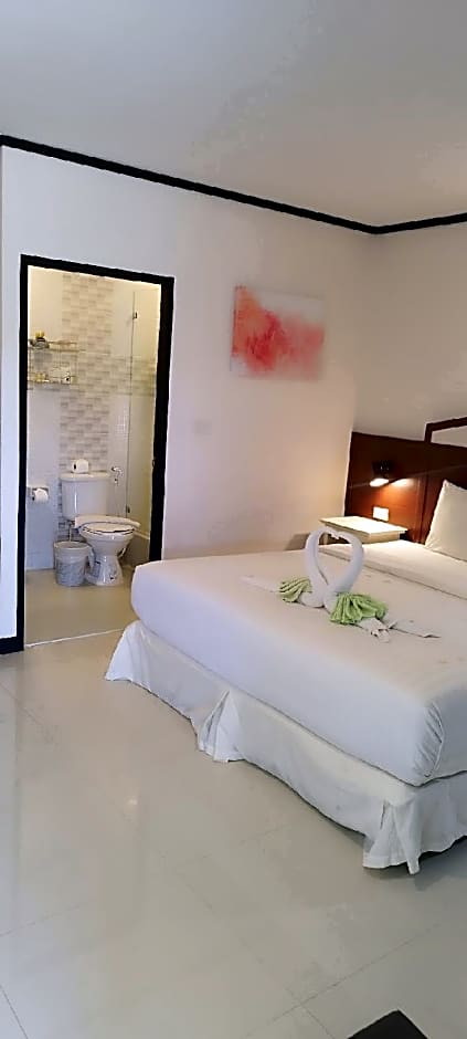 Outdoor Inn Kata Hotel