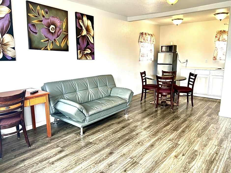 Royal Gateway Motel by OYO