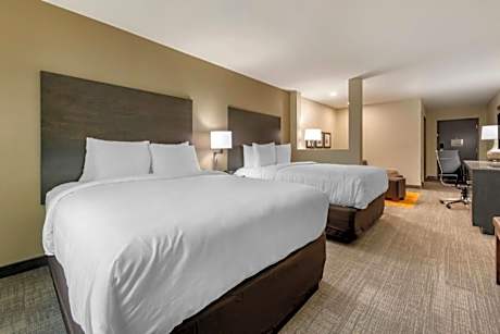 Accessible - 2 Queen  Mobility Accessible Bathtub Two Chairs Ottoman Microwave And Refrigerator Non-