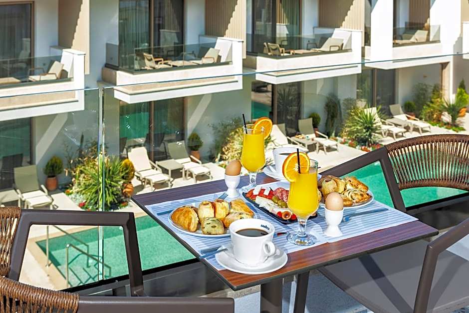 Pefki Deluxe Residences