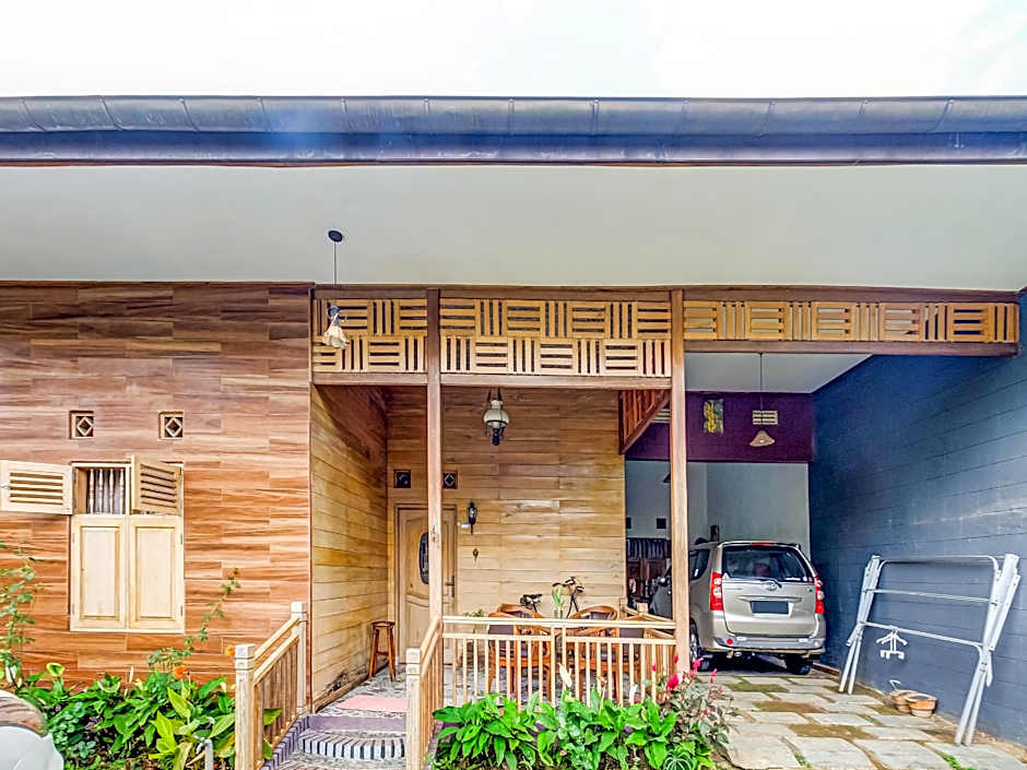 OYO Homes 91067 Desa Wisata Santanamekar