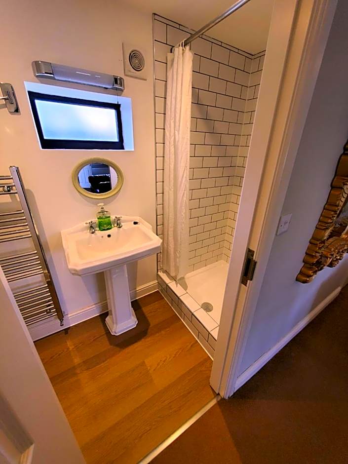 The Golden Ball Cottages