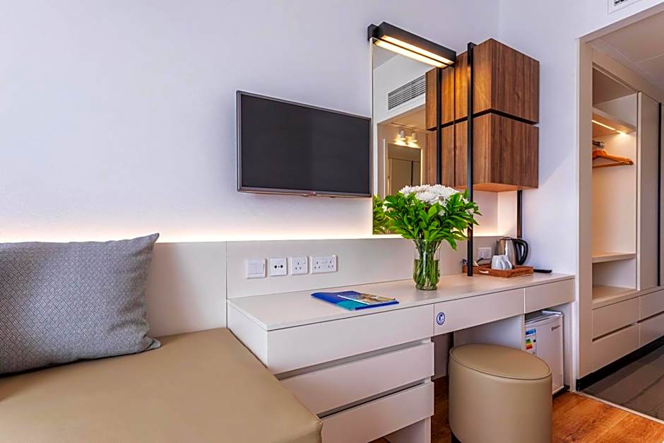 Louis Phaethon Beach