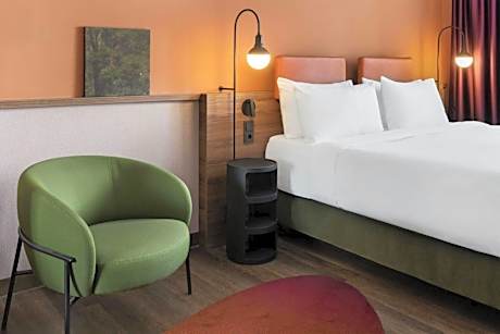 Superior King Room with View