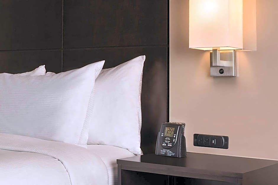 DoubleTree By Hilton Wichita Airport