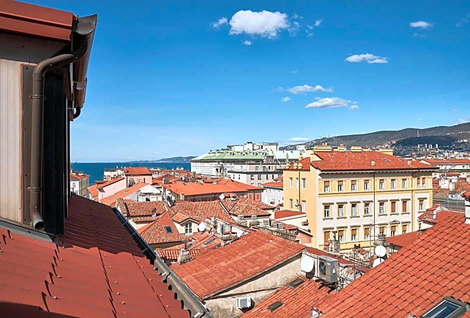 URBANAUTS STUDIOS Minelli